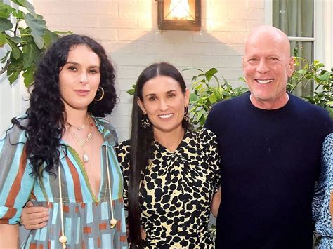 demi moore moves in with bruce willis